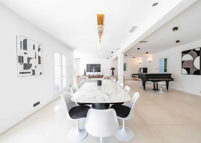 Sumptuous - Ac- 6br- 12p- شقة كان