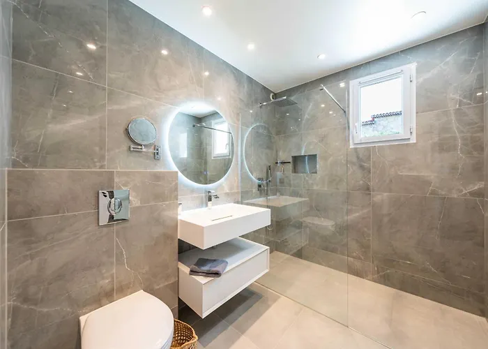 Sumptuous - Ac- 6br- 12p- شقة كان