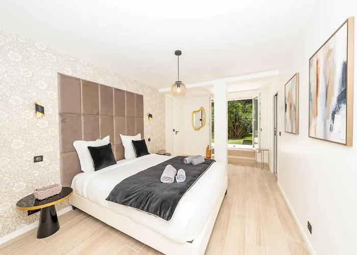 Sumptuous - Ac- 6br- 12p- شقة *