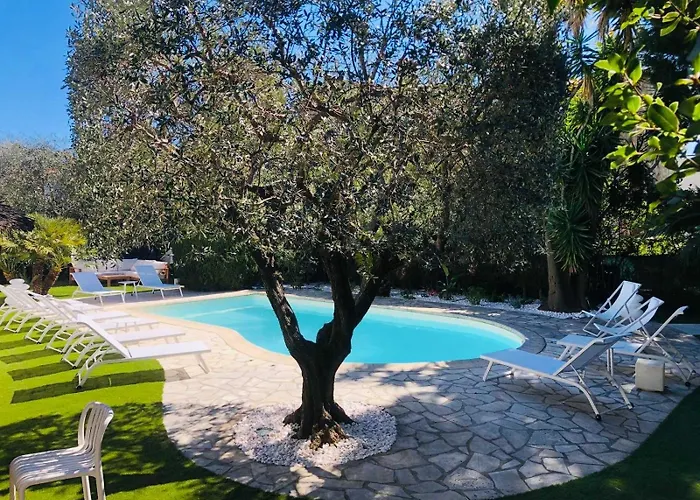 Sumptuous - Ac- 6br- 12p- شقة