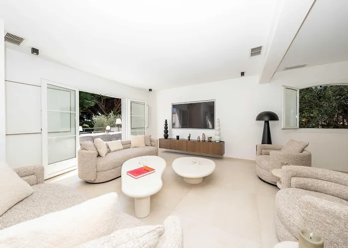 Sumptuous - Ac- 6br- 12p- شقة كان